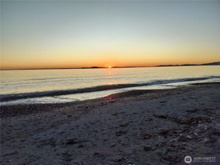 4693 Surfcrest Drive, Oak Harbor, WA 98277