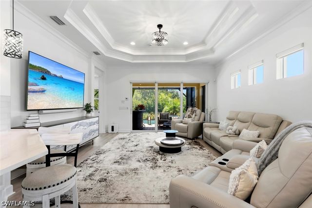 8849 Yucatan CT, Naples, FL 34112