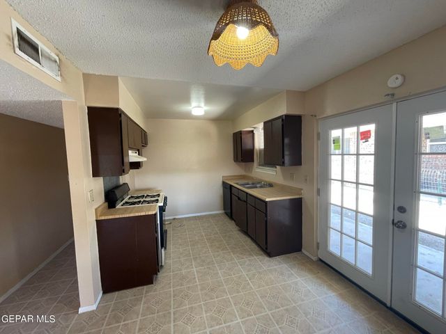 2849 Beachcomber Drive B, El Paso, TX 79936