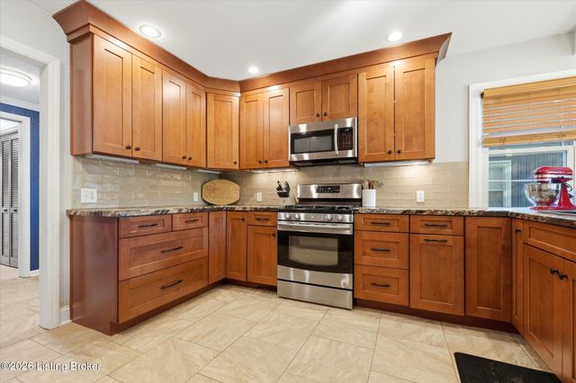 216 W Esplanade Ave, Louisville, KY 40214