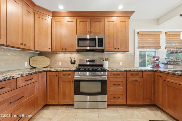 216 W Esplanade Ave, Louisville, KY 40214