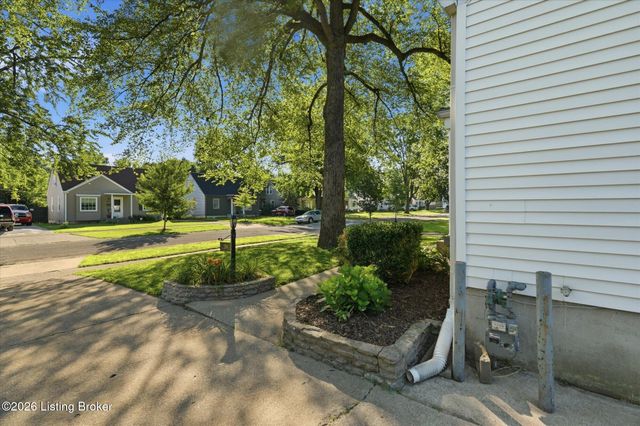 216 W Esplanade Ave, Louisville, KY 40214