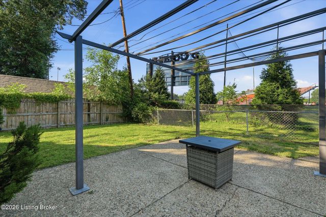 216 W Esplanade Ave, Louisville, KY 40214