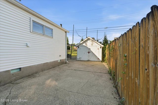 216 W Esplanade Ave, Louisville, KY 40214