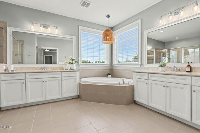 108 Split Trunk Path, Holly Springs, NC 27540
