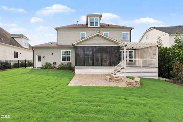 108 Split Trunk Path, Holly Springs, NC 27540