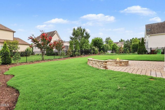 108 Split Trunk Path, Holly Springs, NC 27540
