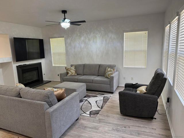 543 Silverhawk Dr, Corona, CA 92879