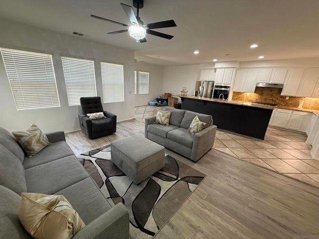 543 Silverhawk Dr, Corona, CA 92879