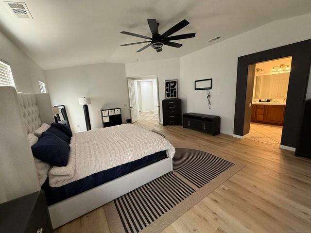 543 Silverhawk Dr, Corona, CA 92879