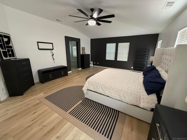 543 Silverhawk Dr, Corona, CA 92879