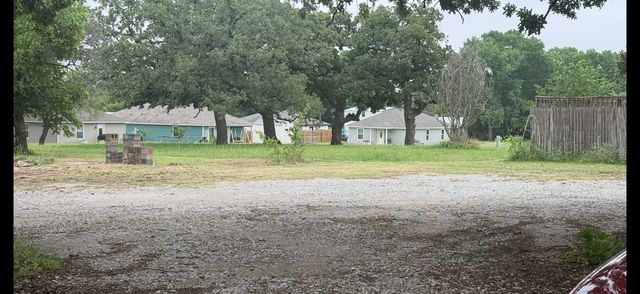 703 W Sherman Street, Chico, TX 76431