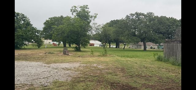703 W Sherman Street, Chico, TX 76431