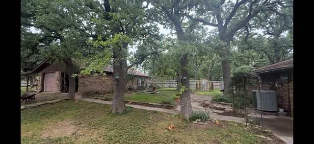 703 W Sherman Street, Chico, TX 76431