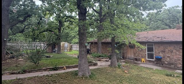 703 W Sherman Street, Chico, TX 76431