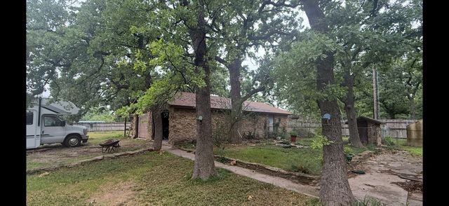 703 W Sherman Street, Chico, TX 76431