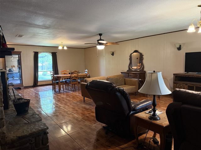 703 W Sherman Street, Chico, TX 76431