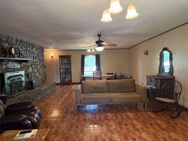 703 W Sherman Street, Chico, TX 76431