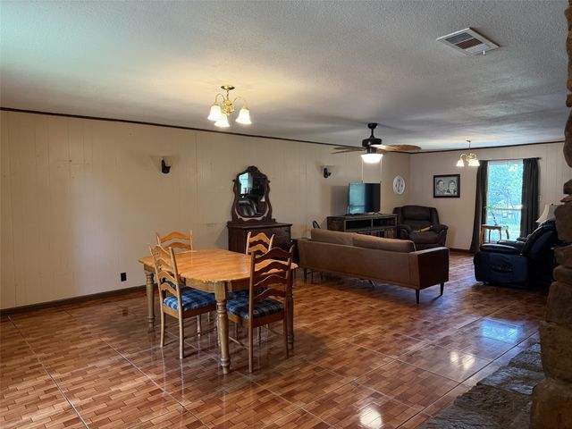 703 W Sherman Street, Chico, TX 76431