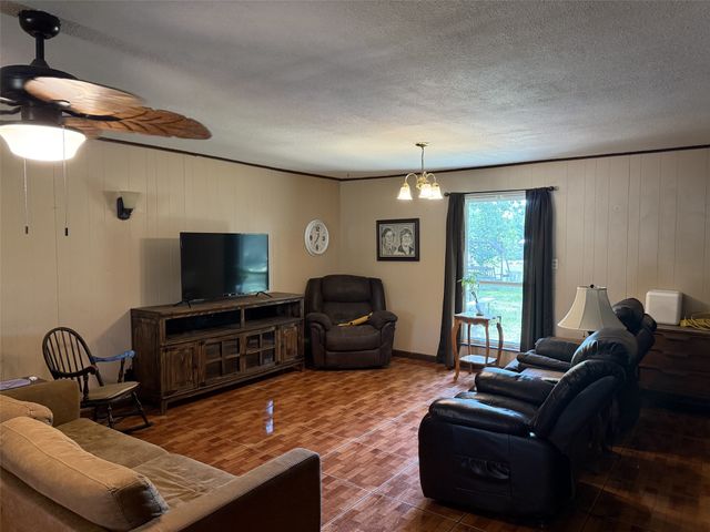 703 W Sherman Street, Chico, TX 76431