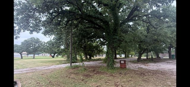 703 W Sherman Street, Chico, TX 76431