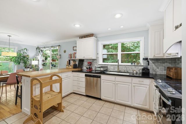 2 Coneflower Court, Black Mountain, NC 28711