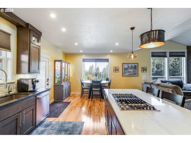 2742 BLUE SPRUCE Dr, Eugene, OR 97405