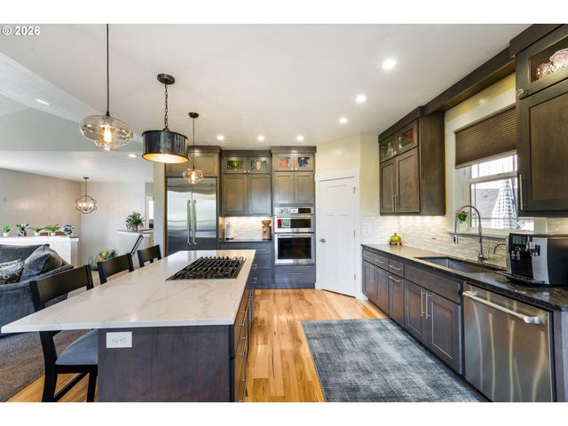 2742 BLUE SPRUCE Dr, Eugene, OR 97405