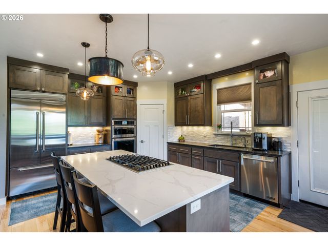 2742 BLUE SPRUCE Dr, Eugene, OR 97405