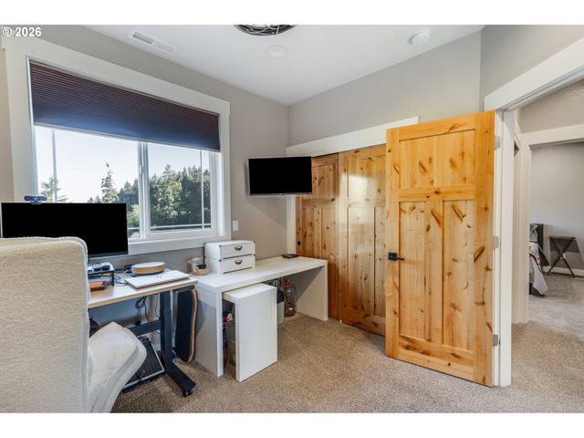 2742 BLUE SPRUCE Dr, Eugene, OR 97405