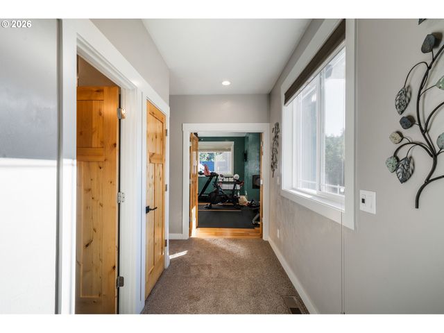 2742 BLUE SPRUCE Dr, Eugene, OR 97405