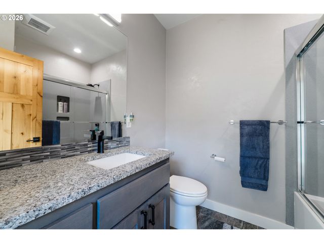 2742 BLUE SPRUCE Dr, Eugene, OR 97405