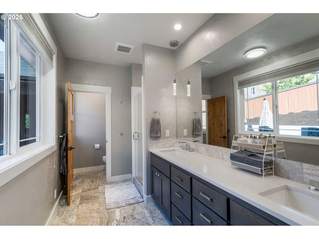 2742 BLUE SPRUCE Dr, Eugene, OR 97405
