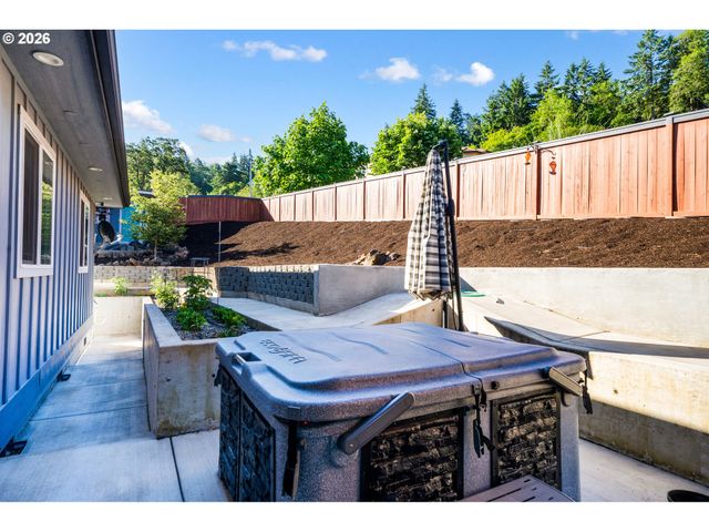 2742 BLUE SPRUCE Dr, Eugene, OR 97405