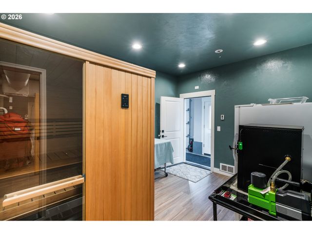 2742 BLUE SPRUCE Dr, Eugene, OR 97405