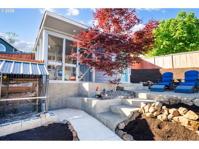 2742 BLUE SPRUCE Dr, Eugene, OR 97405