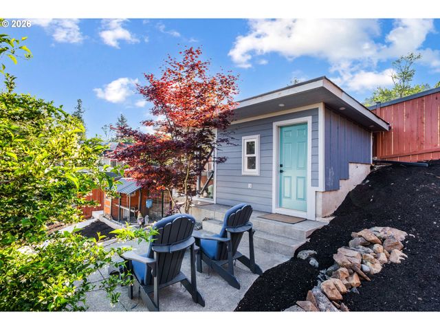 2742 BLUE SPRUCE Dr, Eugene, OR 97405