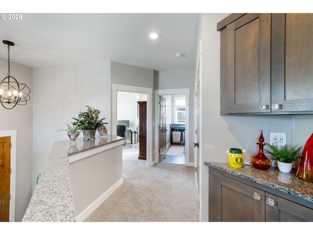 2742 BLUE SPRUCE Dr, Eugene, OR 97405