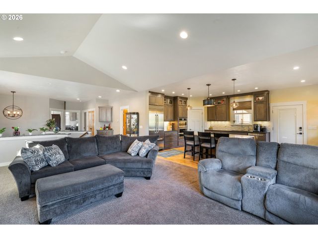 2742 BLUE SPRUCE Dr, Eugene, OR 97405