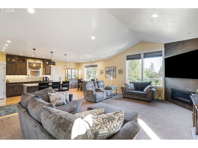 2742 BLUE SPRUCE Dr, Eugene, OR 97405