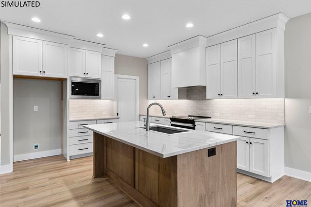 10009 Edgewater Lane, Lincoln, NE 68527