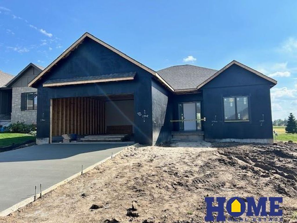 10009 Edgewater Lane, Lincoln, NE 68527