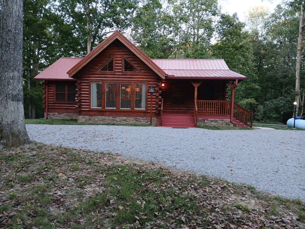 1006 Oakmont Rd, Ashland City, TN 37015