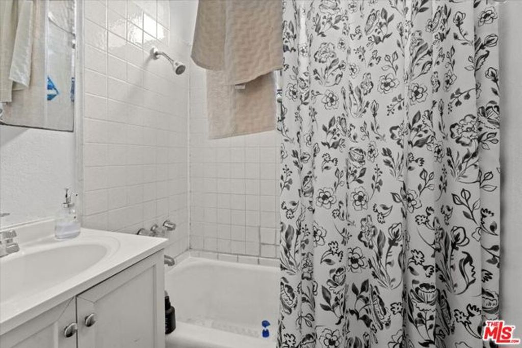 139 W Florence Avenue, Los Angeles, CA 90003