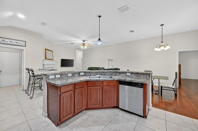 7424 Lake Front Trail, Arlington, TX 76002