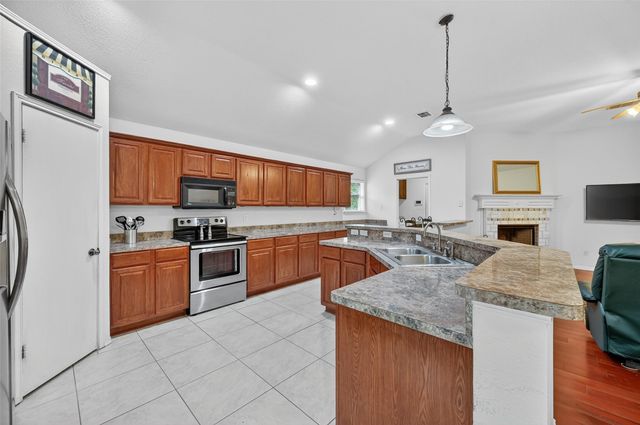 7424 Lake Front Trail, Arlington, TX 76002