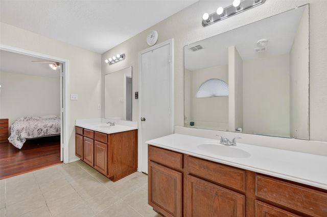 7424 Lake Front Trail, Arlington, TX 76002