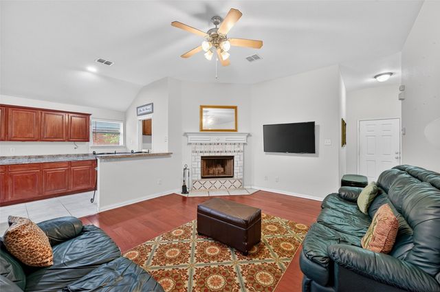 7424 Lake Front Trail, Arlington, TX 76002