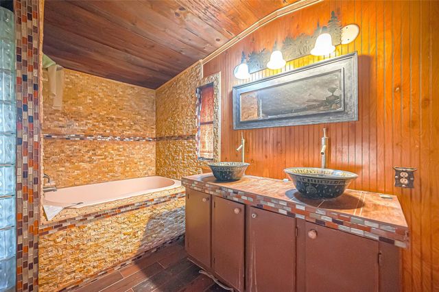 2830 County Road 290, Angleton, TX 77515