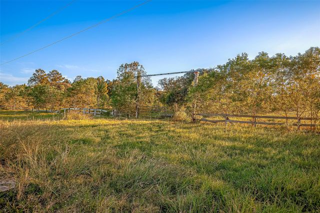 2830 County Road 290, Angleton, TX 77515